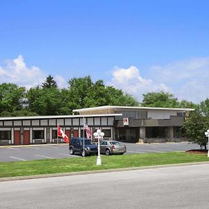 Travelodge By Wyndham Bedford Exterior photo