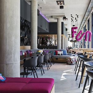 Moxy Vienna Airport Hotel Schwechat Exterior photo