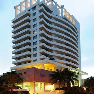 Casablanca West Tower Hotel North Bay Village Exterior photo