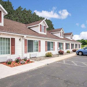 Econo Lodge Inn & Suites Eau Claire Exterior photo