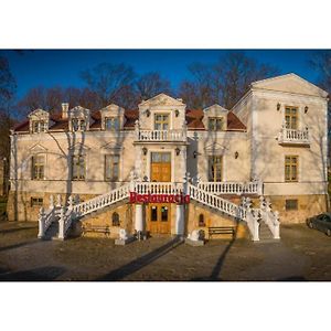 Palac Tarnowskich Aparthotel Ostrowiec Swietokrzyski Exterior photo