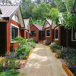 Phi Phi Long Beach Bungalow Hotel Exterior photo