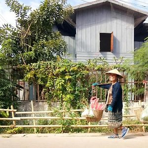 Vanpila Bed & Breakfast Savannakhet Exterior photo