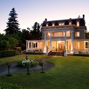 Churchill Manor Bed & Breakfast Napa Exterior photo