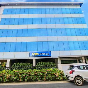 Fabhotel Syberitic Suites Gachibowli - Fully Vaccinated Staff Kondapur  Exterior photo