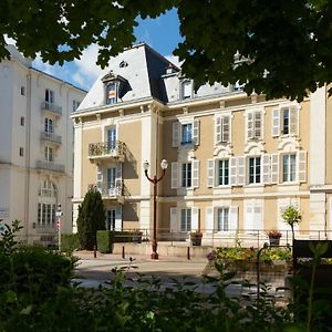 Un Air De Famille Aparthotel Vittel Exterior photo