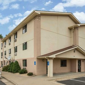 Super 8 By Wyndham Dumfries/Quantico Hotel Exterior photo