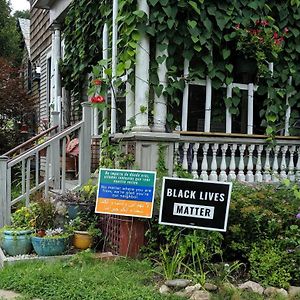 The One Cat Bed & Breakfast Brattleboro Exterior photo