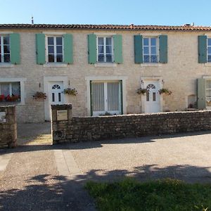 Le Petit Bijou Bed & Breakfast Saint-Fraigne Exterior photo