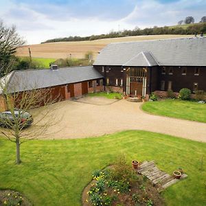 North Downs Barn Bed & Breakfast Rochester  Exterior photo