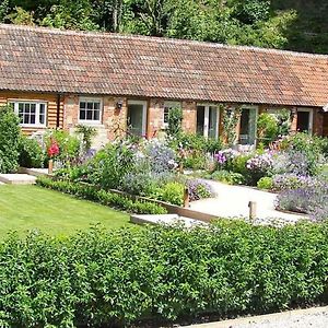 The Courtyard At Park Farm Bed & Breakfast Salisbury Exterior photo