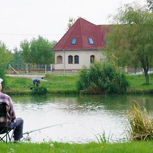 Tiszavilag Pihenohaz Hotel Tiszakecske Exterior photo