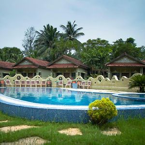 Breathing Earth - Rooms And Pool Kolkata Exterior photo