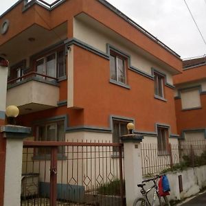 Quiet Garden House Only For Medium & Long Term Apartment Lalitpur Exterior photo