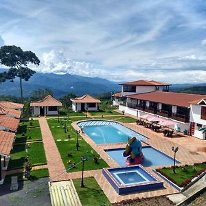 Centro Vacacional Las Orquideas Hotel Guapota Exterior photo