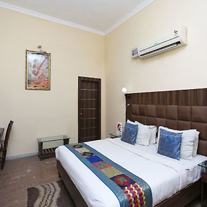 Oyo 15201 The Marc Blu Hotel Agra  Exterior photo