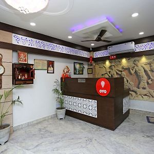 Oyo 14220 Hotel B R International Agra  Exterior photo