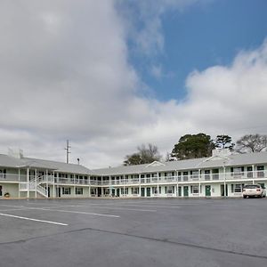 Key West Inn - Millbrook Exterior photo