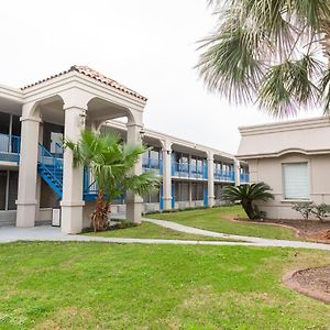 Travelodge By Wyndham Baton Rouge East Exterior photo