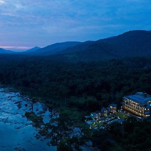 Niraamaya Retreats Samroha Athirappilly Hotel Exterior photo