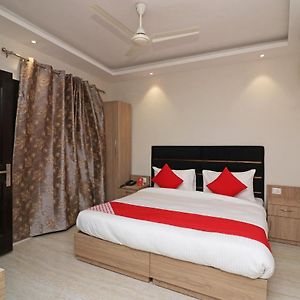 Oyo 570 Pp Rest Guest House Uppuveli Exterior photo