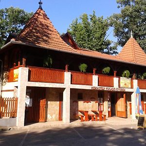 Kiskastely Fogado-Etterem Hotel Fuzesgyarmat Exterior photo